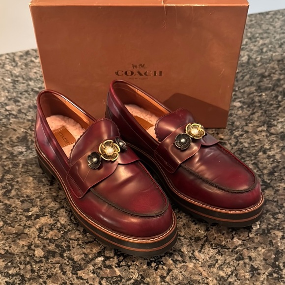 Coach Women’s Burgundy leather Loafers NWOT 7.5 - Picture 1 of 15